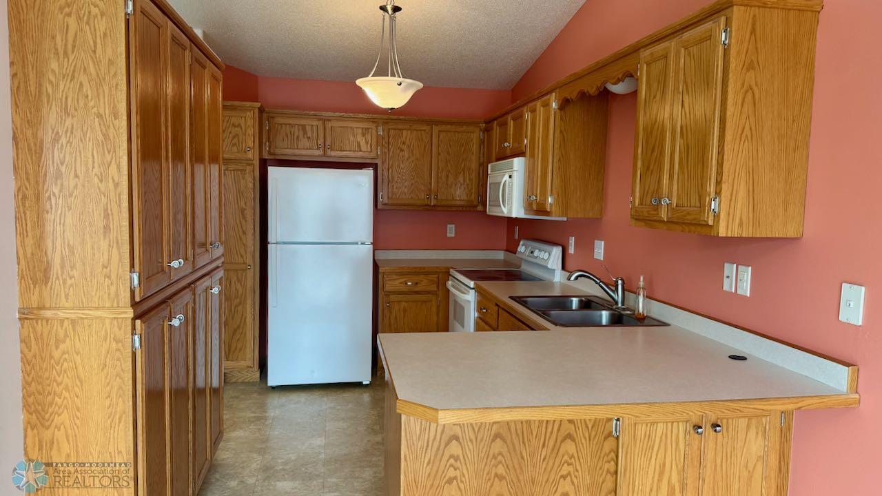 (16) Kitchen.jpeg