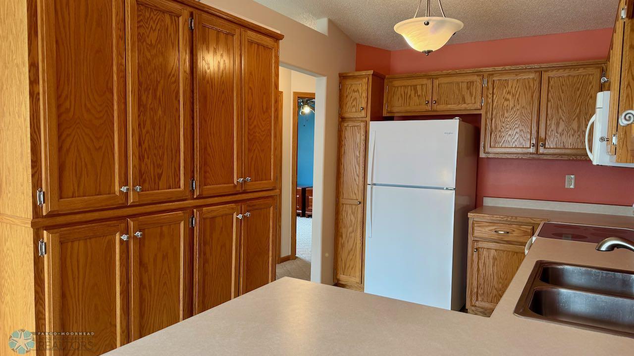 (15) Kitchen Cabinets.jpeg