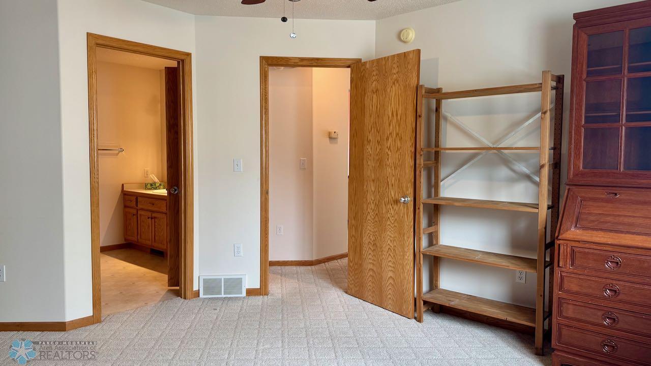 (21) Primary Bedroom.jpeg