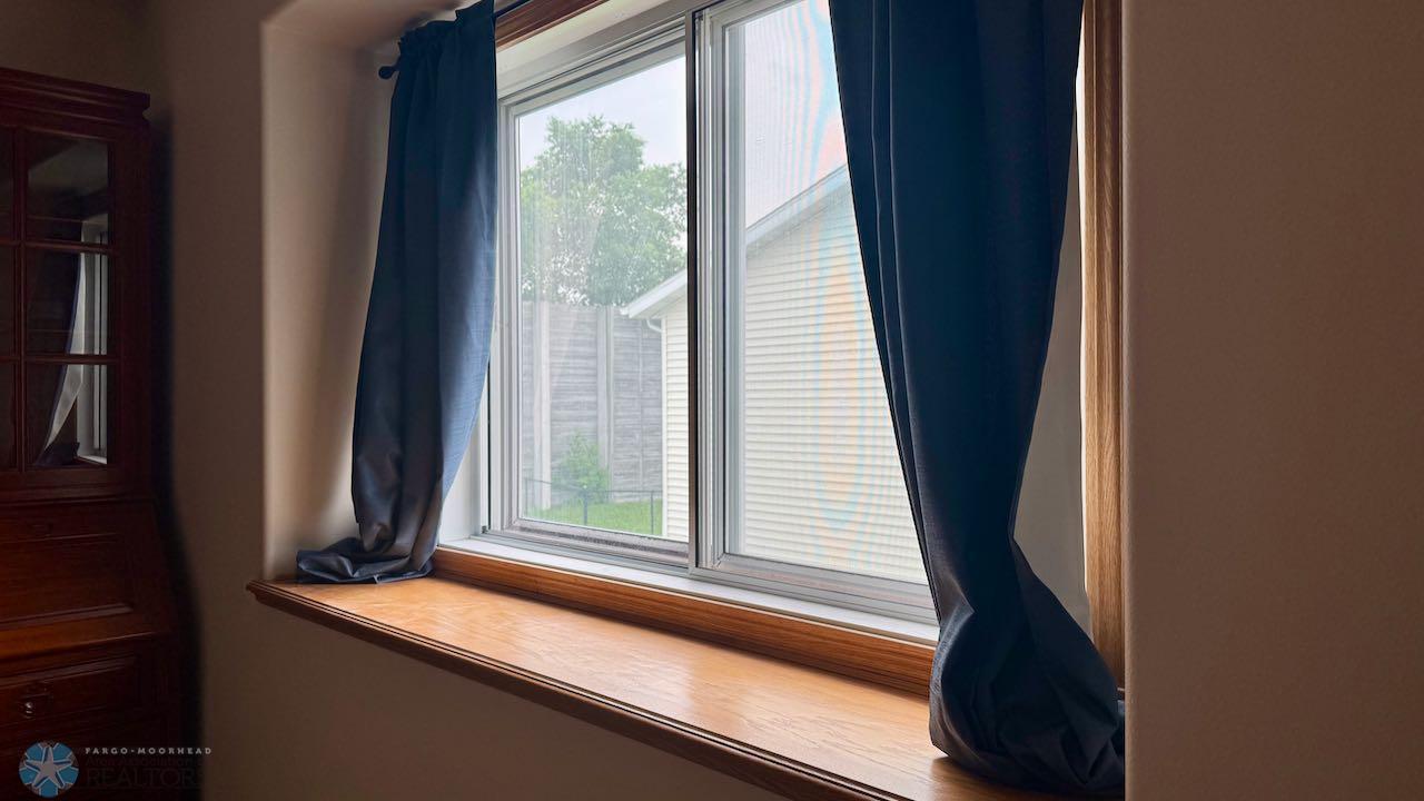 (22) Primary Bedroom Window Seat.jpeg