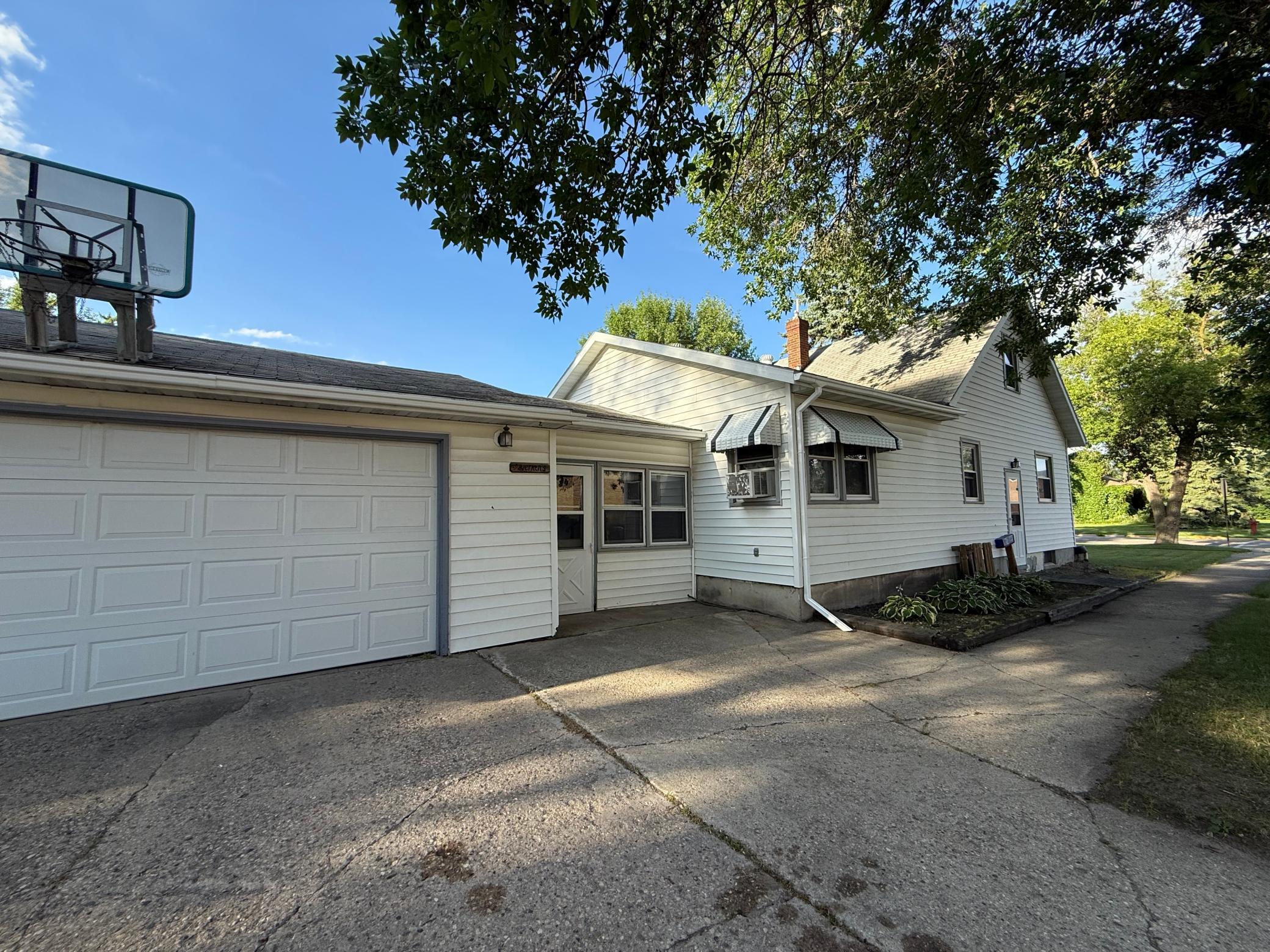 103 Arnold Avenue N, Thief River Falls, MN 56701