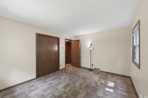 19355 University Avenue, East Bethel, MN 55011