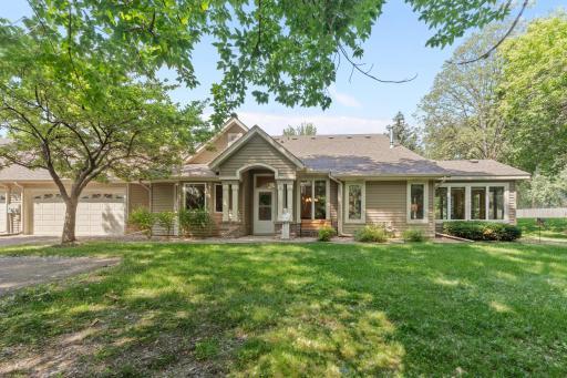 1112 Stratford Lane E, Burnsville, MN 55337