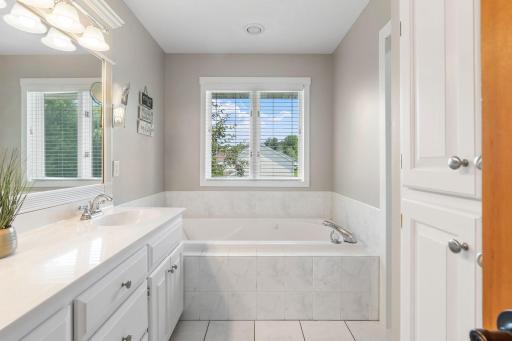 274 Jaspers Circle S, Chaska, MN 55318