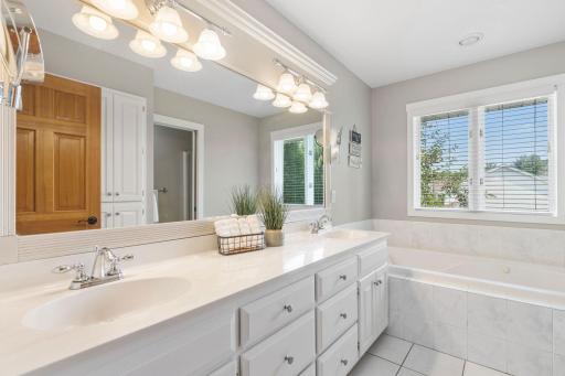 274 Jaspers Circle S, Chaska, MN 55318