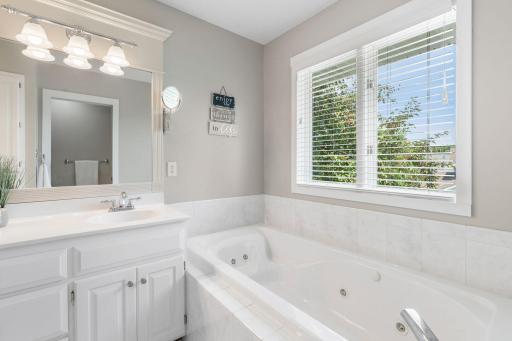 274 Jaspers Circle S, Chaska, MN 55318