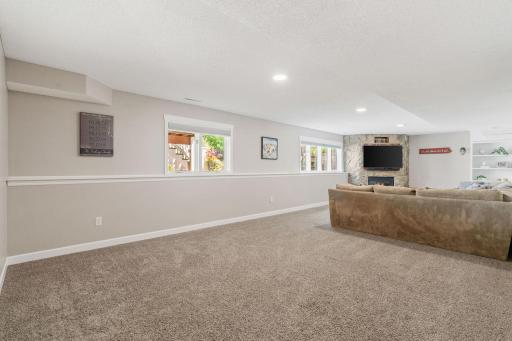274 Jaspers Circle S, Chaska, MN 55318