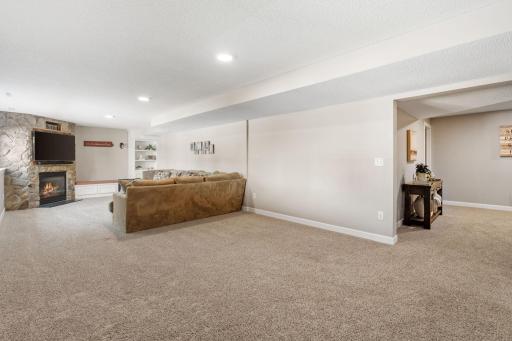 274 Jaspers Circle S, Chaska, MN 55318