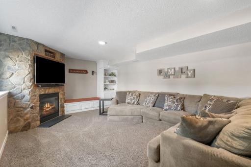 274 Jaspers Circle S, Chaska, MN 55318