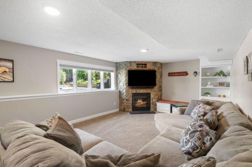 274 Jaspers Circle S, Chaska, MN 55318