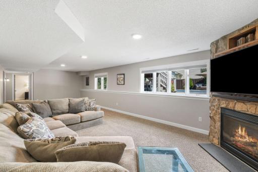 274 Jaspers Circle S, Chaska, MN 55318