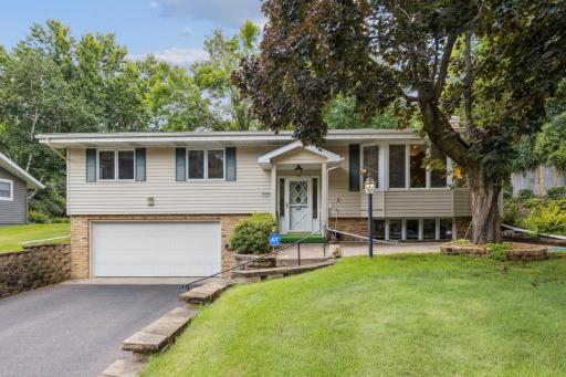 Nicely landscaped and well kept home in a great location, close to parks, shopping, walking trails. Pride in ownership, very well maintained.