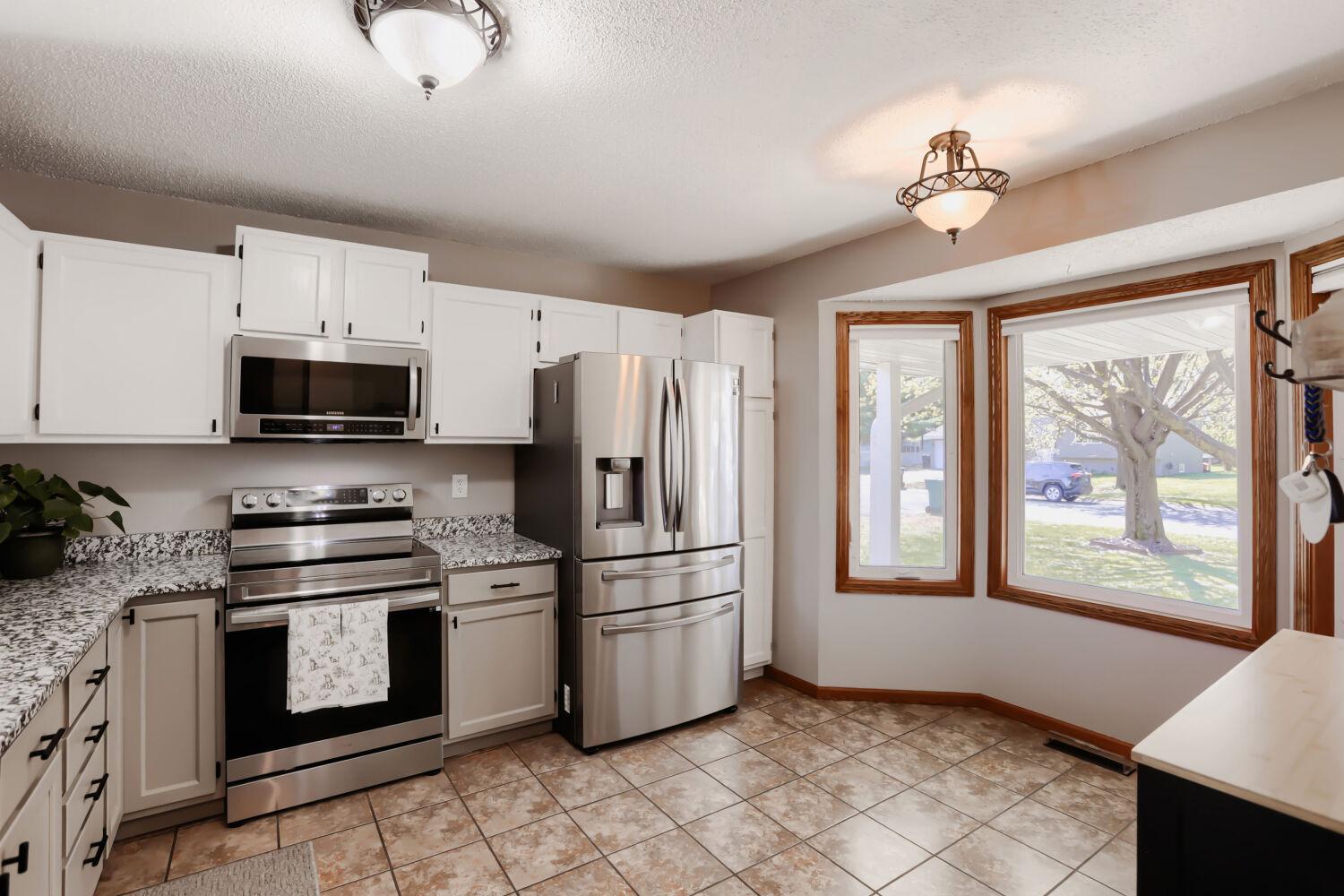 6598 Black Duck Drive S - Web Quality - 015 - 11 Kitchen.jpg