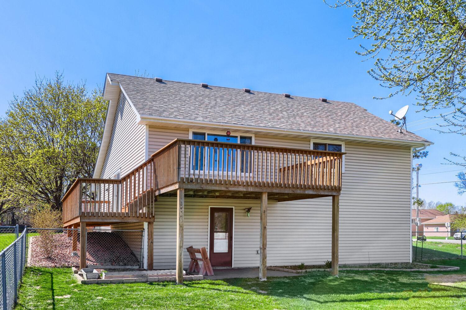 6598 Black Duck Drive S - Web Quality - 030 - 26 Exterior Rear.jpg