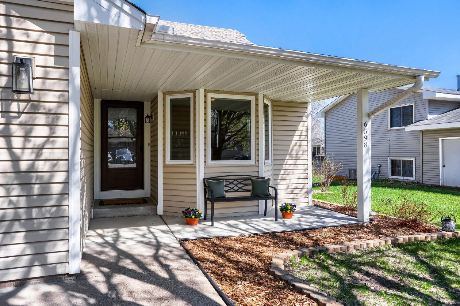 6598 Black Duck Drive S - Web Quality - 003 - 01 Exterior Front.jpg