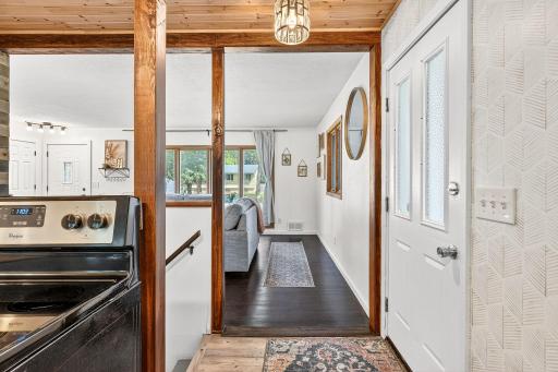 18-web-or-mls-260-longfellow-st-ne.jpg