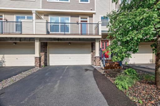 11692 84th Avenue N, 403, Maple Grove, MN 55369