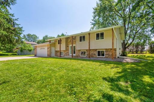 2025 Edgewood Drive, Owatonna, MN 55060