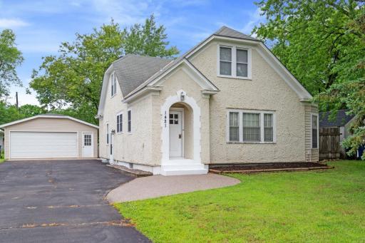 Charming Home on a cul de sac at the end of a quiet street!