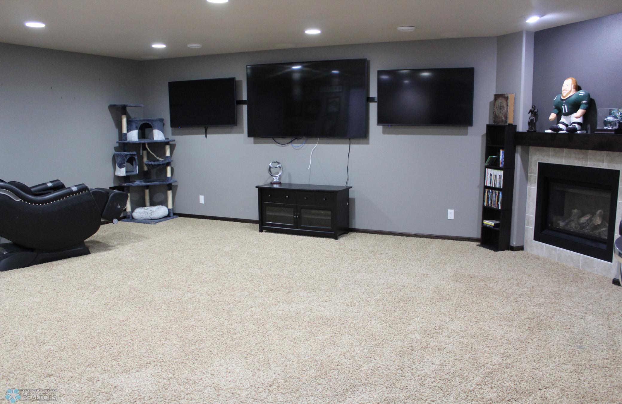 Family room-tv's included!
