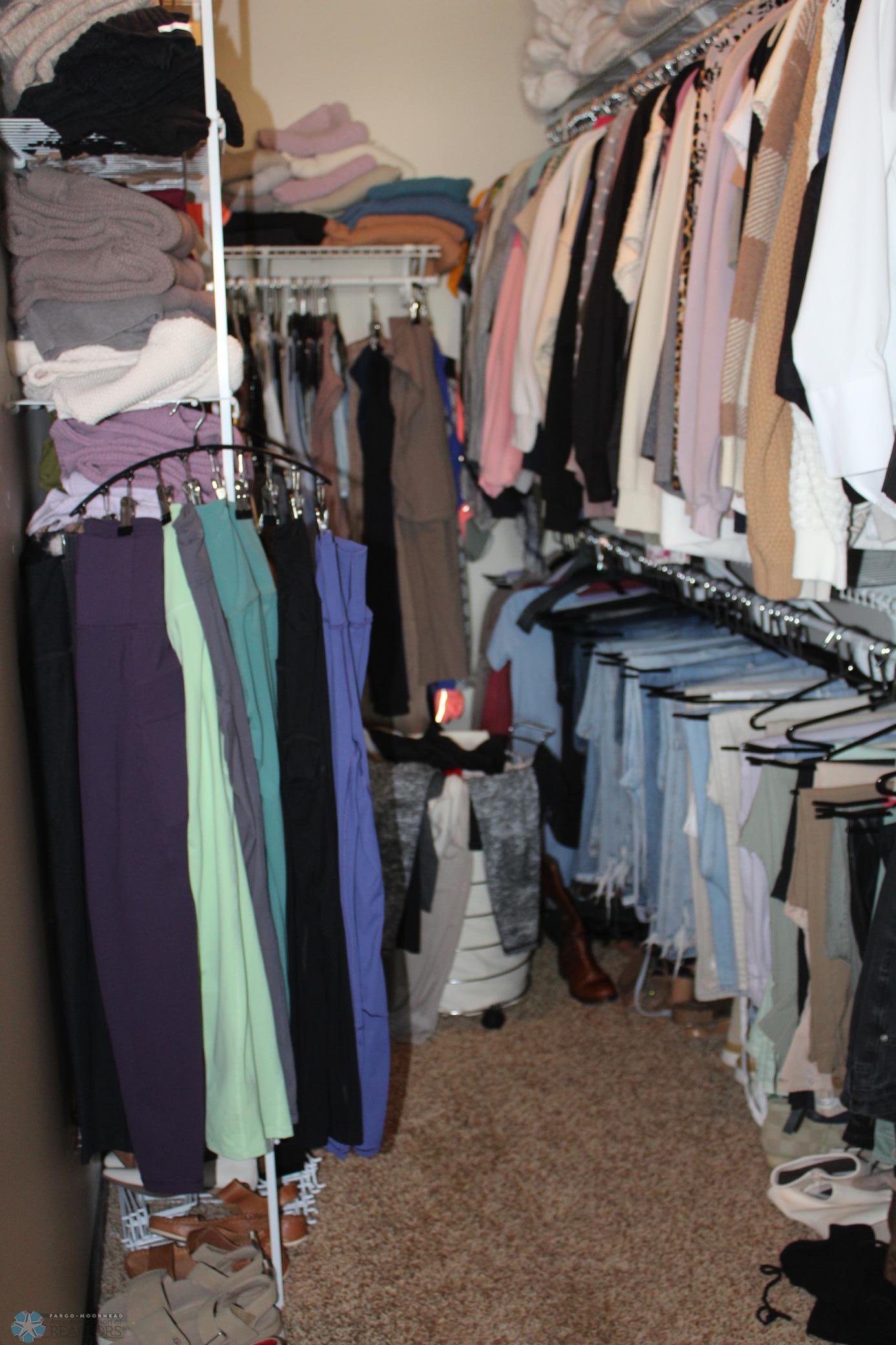 Primary suite walk in closet