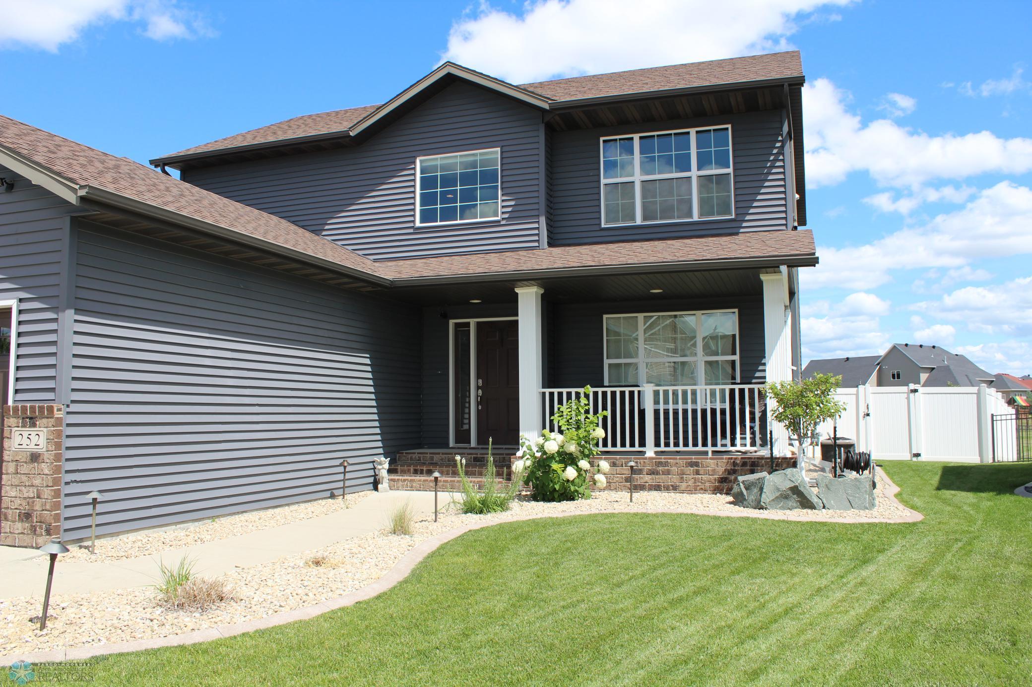 Exterior-porch-great landscaping