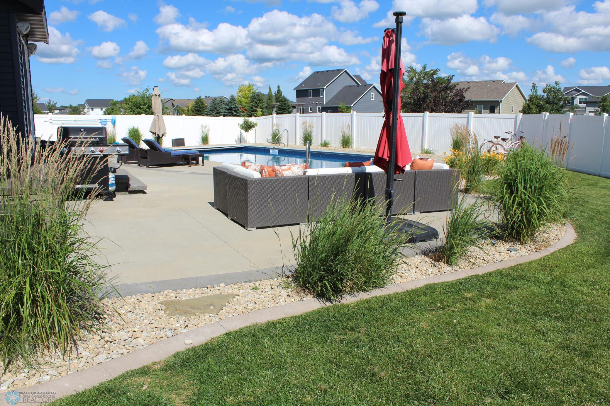 Tons of back yard entertaining space