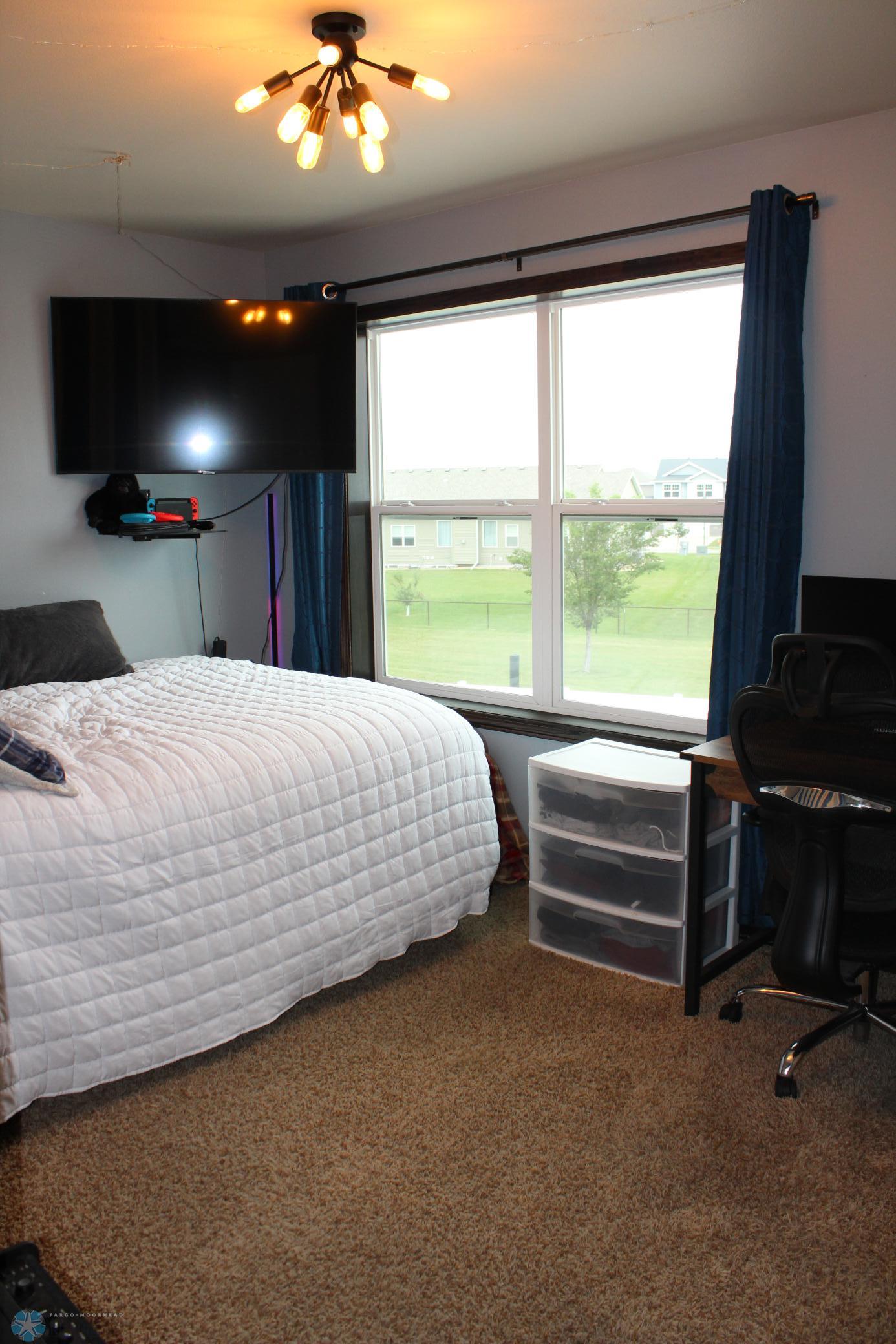 Upper bedroom 2-great pool view!