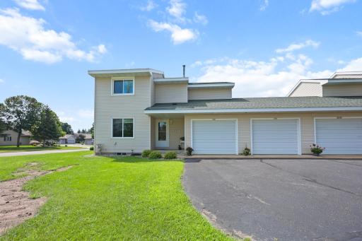 Welcome home to this beautiful, move-in-ready townhouse near the YMCA, Whitney and the St. Cloud Hospital.