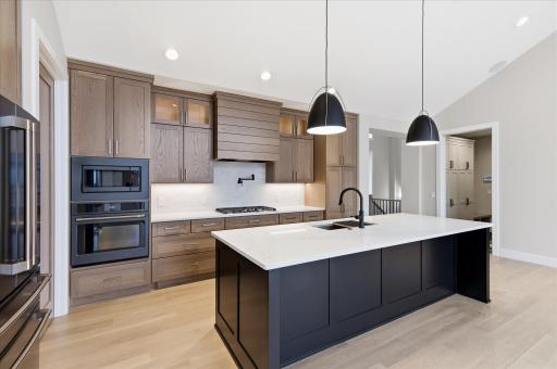 2682 Lakeview Court, Little Canada, MN 55117