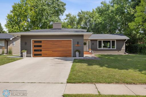 2458 W Country Club Drive S, Fargo, ND 58103