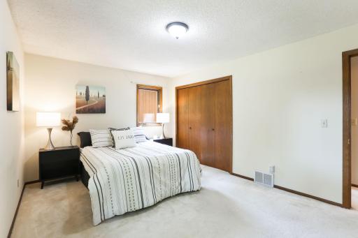570 Crestview Drive S, Saint Paul, MN 55119