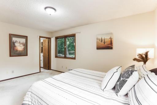 570 Crestview Drive S, Saint Paul, MN 55119