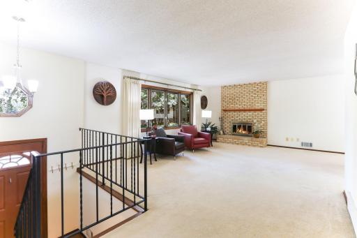 570 Crestview Drive S, Saint Paul, MN 55119