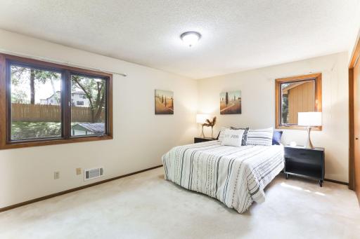 570 Crestview Drive S, Saint Paul, MN 55119