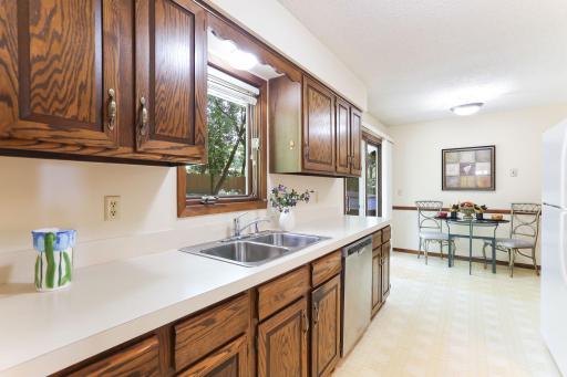 570 Crestview Drive S, Saint Paul, MN 55119