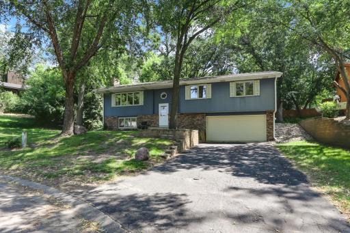 570 Crestview Drive S, Saint Paul, MN 55119