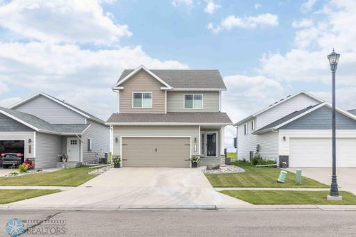 1158 Highland Lane W, West Fargo, ND 58078
