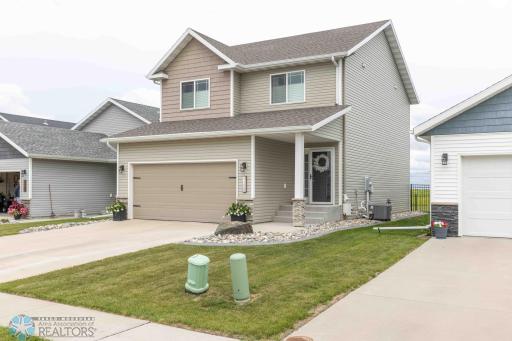 1158 Highland Lane W, West Fargo, ND 58078