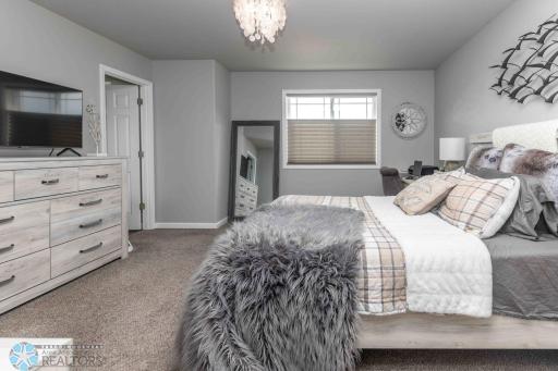 1158 Highland Lane W, West Fargo, ND 58078