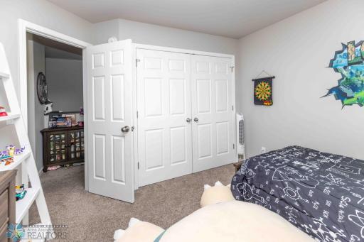 1158 Highland Lane W, West Fargo, ND 58078