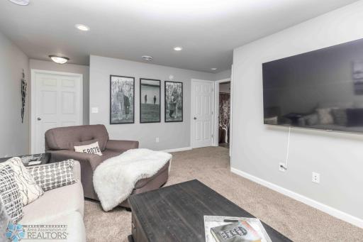 1158 Highland Lane W, West Fargo, ND 58078