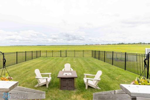 1158 Highland Lane W, West Fargo, ND 58078