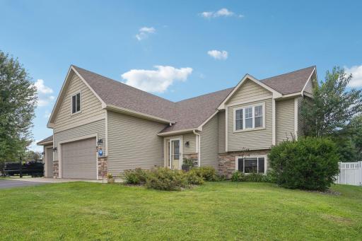 82 Coach Light Drive, Hudson, WI 54016