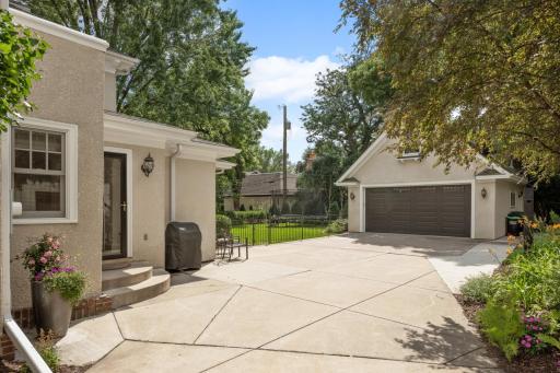 4512 Wooddale Avenue, Minneapolis, MN 55424