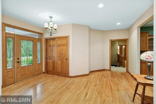 Large front entryway to welcome your guests!