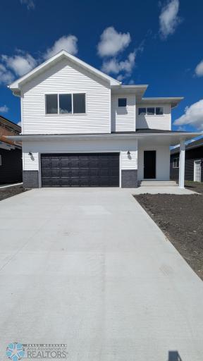 6659 32 Street S, Fargo, ND 58104