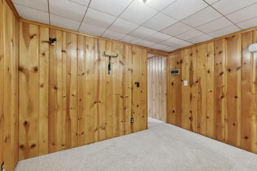 Flex room is great for a home office, playroom, hobbies, or free-weights and exercise equipment.