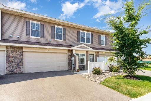 Exceptional, like new townhome in a prime Rosemount location