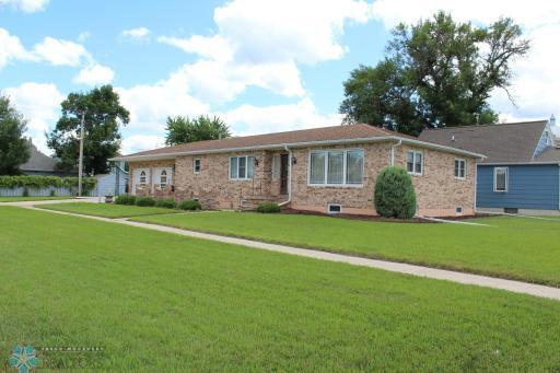 417 4th Avenue N, Wahpeton, ND 58075